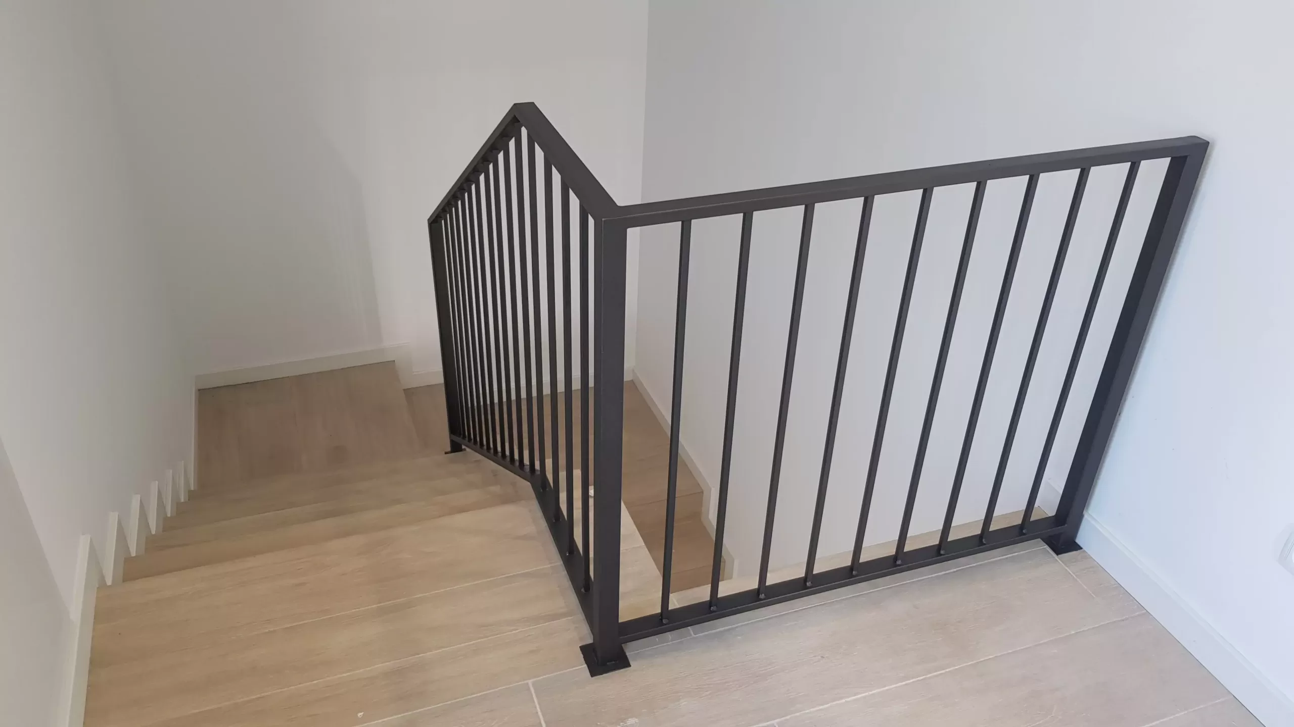 pintar barandillas Instalaciones eléctricas en escaleras comunidades